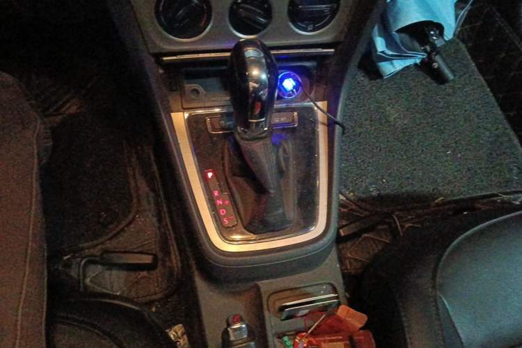 Used Volkswagen Lavida 2014 1.6L Automatic Sport Edition Gear Lever