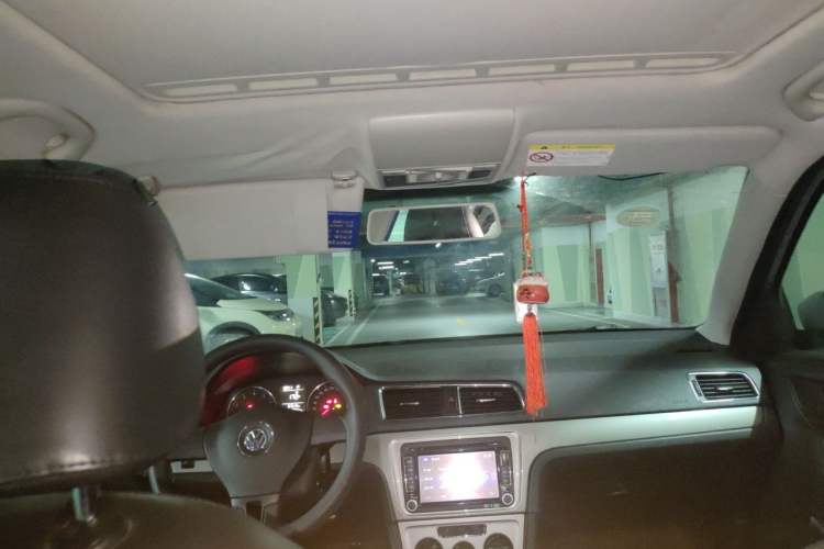 Used Volkswagen Lavida 2014 1.6L Automatic Sport Edition Headliner