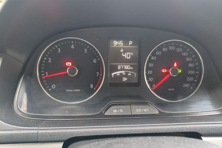 Used Volkswagen Lavida 2014 1.6L Automatic Sport Edition Instrument Cluster