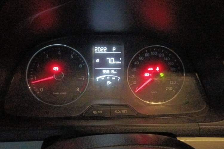 Used Volkswagen Lavida 2014 1.6L Automatic Sport Edition Instrument Cluster