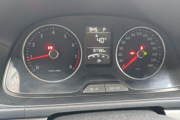 Used Volkswagen Lavida 2014 1.6L Automatic Sport Edition Odometer Close Up