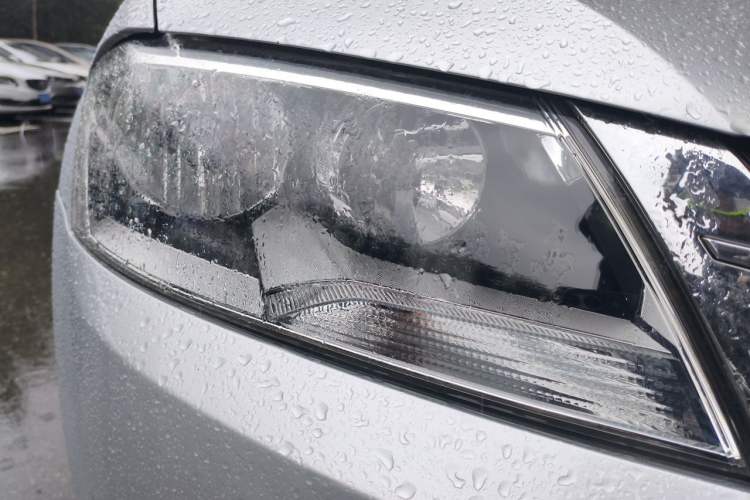 Used Volkswagen Lavida 2014 1.6L Automatic Sport Edition Right Front Headlight
