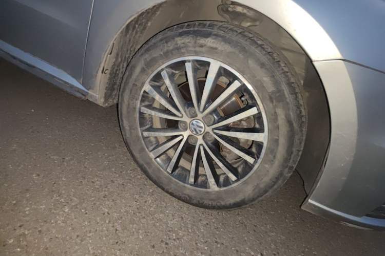 Used Volkswagen Lavida 2014 1.4TSI DSG Sport Edition Right Front Wheel Hub
