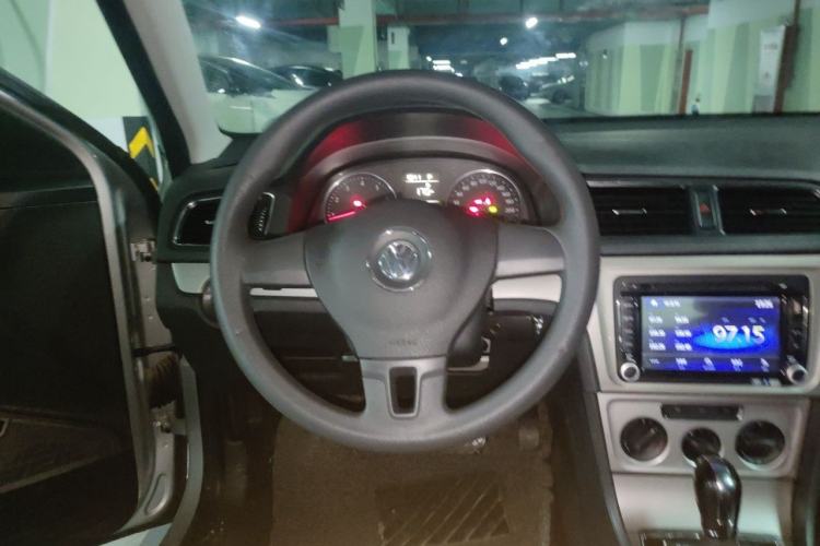 Used Volkswagen Lavida 2014 1.6L Automatic Sport Edition Steering Wheel