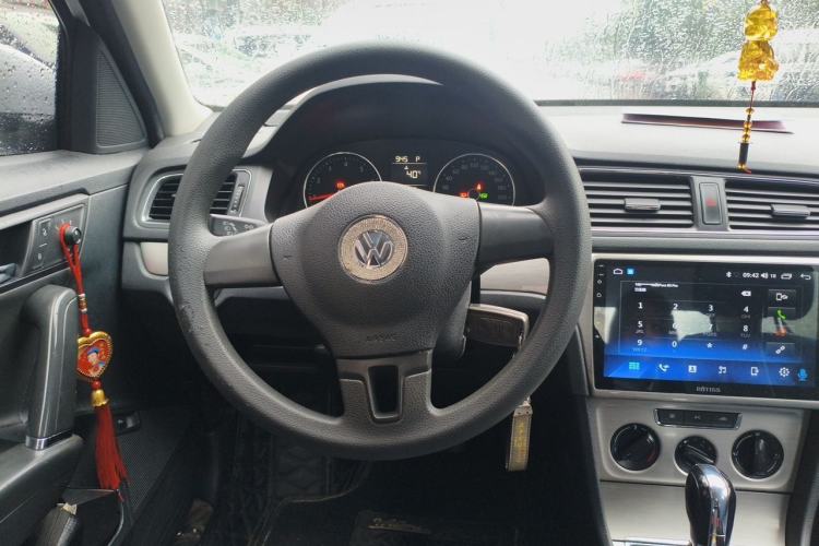 Used Volkswagen Lavida 2014 1.6L Automatic Sport Edition Steering Wheel