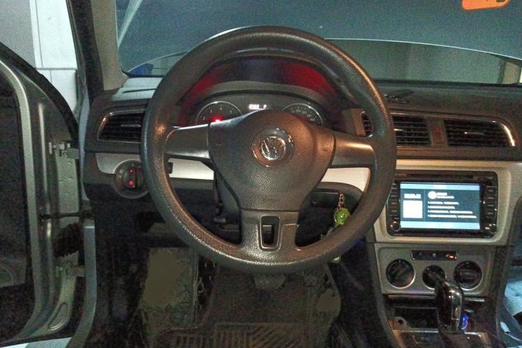 Used Volkswagen Lavida 2014 1.6L Automatic Sport Edition Steering Wheel