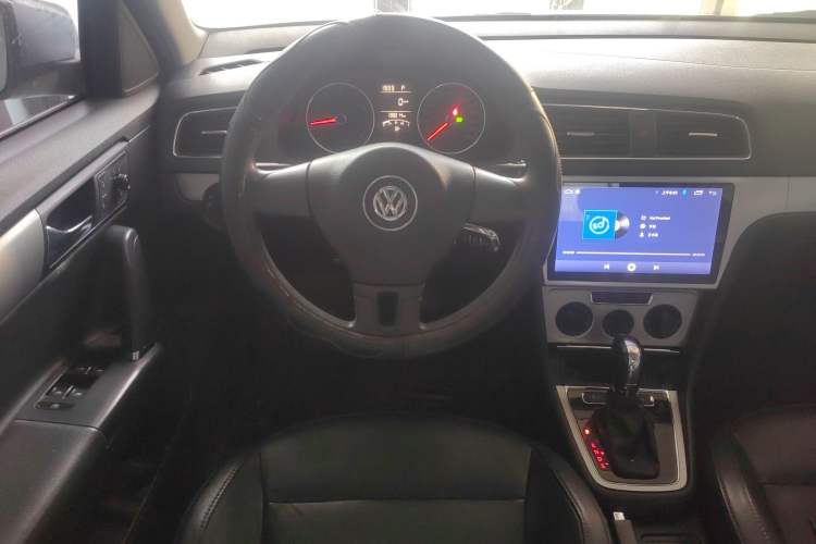 Used Volkswagen Lavida 2014 1.6L Automatic Sport Edition Steering Wheel
