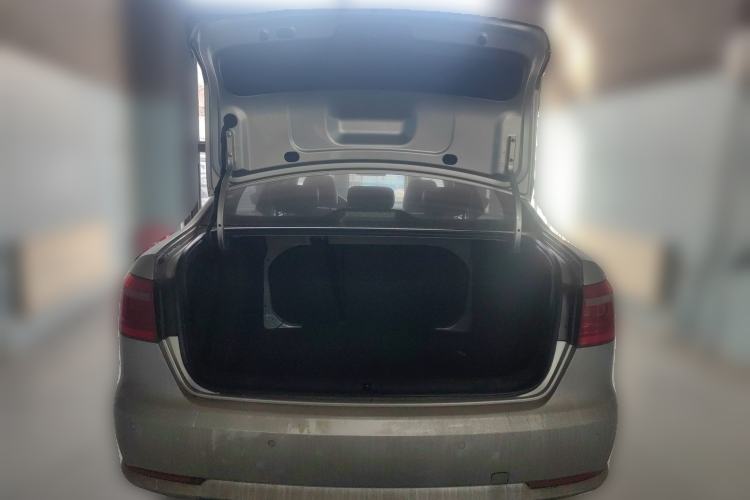Used Volkswagen Lavida 2014 1.6L Automatic Sport Edition Trunk