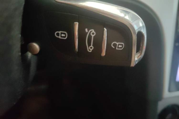 Used Volkswagen Lavida 2014 1.6L Automatic Sport Edition Vehicle Key