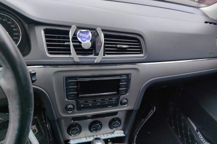 Used Volkswagen Lavida 2014 1.6L Automatic Sport Edition Audio And AC Panel