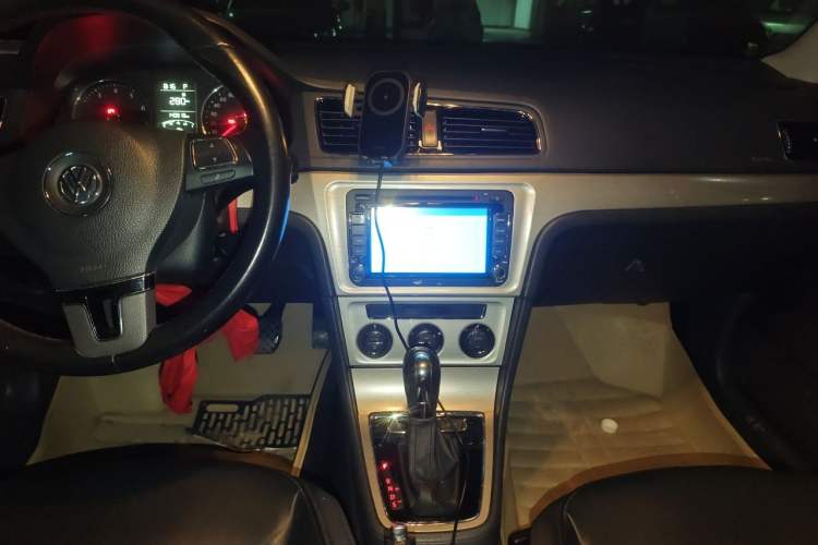 Used Volkswagen Lavida 2014 1.6L Automatic Sport Edition Audio And AC Panel