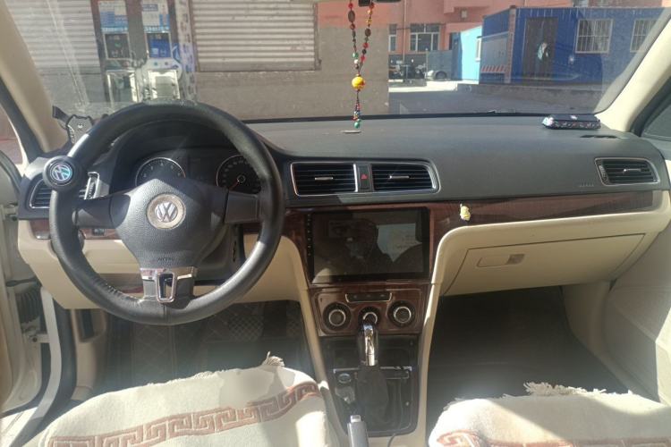Used Volkswagen Lavida 2014 1.6L Automatic Sport Edition Center Console