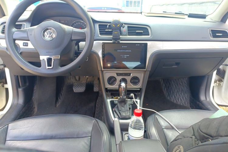 Used Volkswagen Lavida 2014 1.6L Automatic Sport Edition Center Console