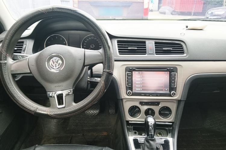 Used Volkswagen Lavida 2014 1.4TSI DSG 30th Anniversary Edition Center Console