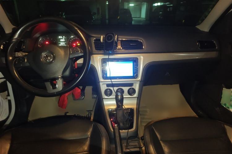 Used Volkswagen Lavida 2014 1.6L Automatic Sport Edition Center Console