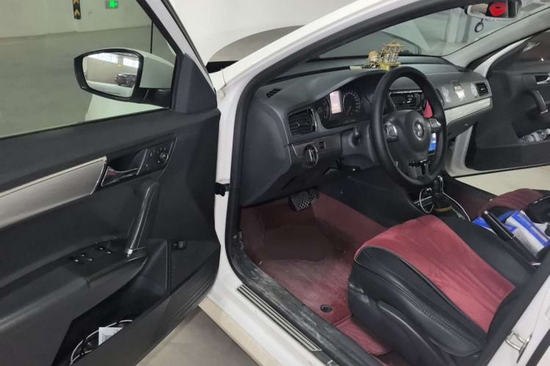 Used Volkswagen Lavida 2014 1.6L Automatic Sport Edition Driver Seat