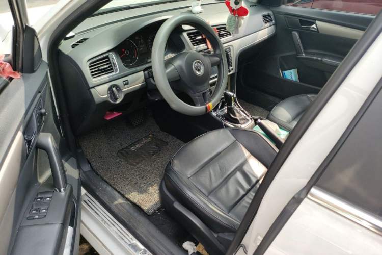 Used Volkswagen Lavida 2014 1.6L Automatic Sport Edition Driver Seat