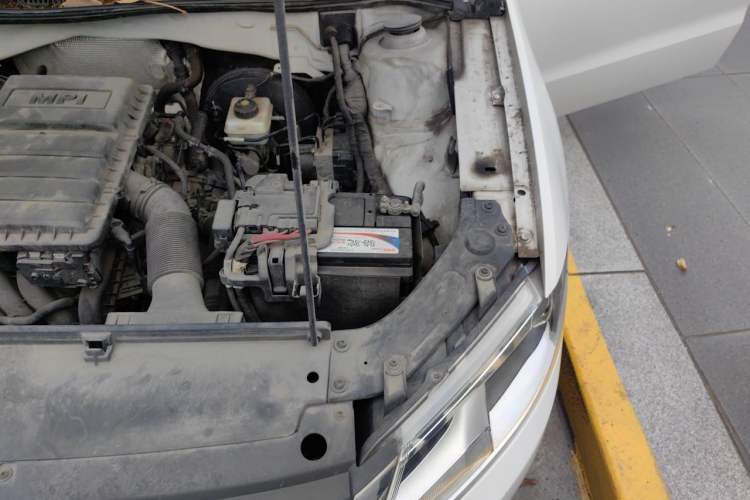 Used Volkswagen Lavida 2014 1.6L Automatic Sport Edition Engine Bay Left