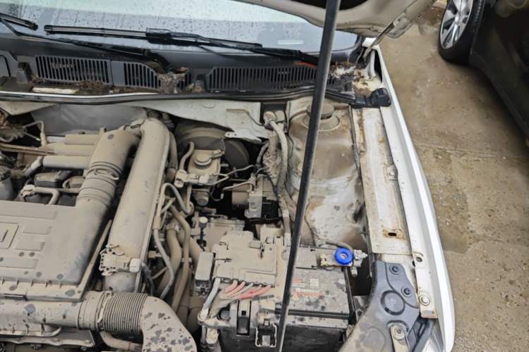 Used Volkswagen Lavida 2014 1.4TSI DSG 30th Anniversary Edition Engine Bay Left