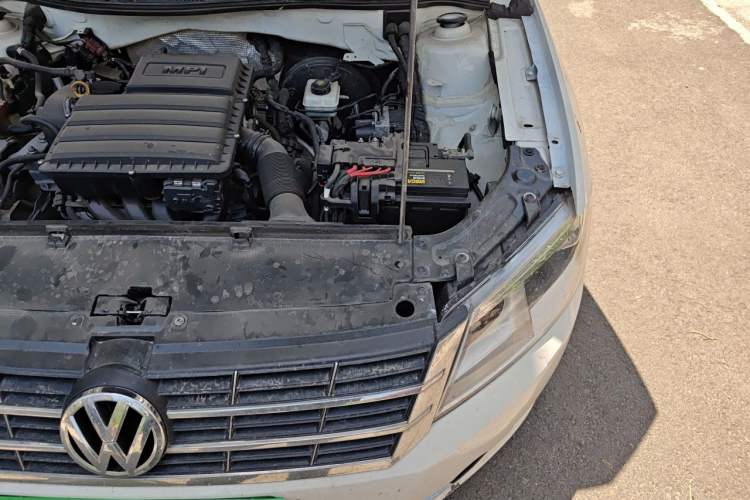 Used Volkswagen Lavida 2014 1.6L Automatic Sport Edition Engine Bay Left