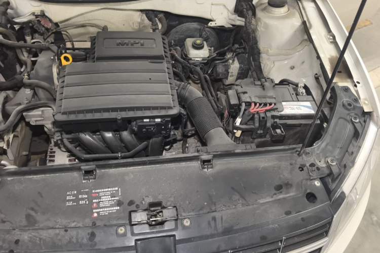 Used Volkswagen Lavida 2014 1.6L Automatic Sport Edition Engine Bay Left