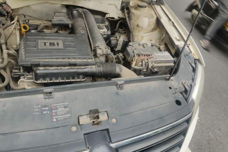 Used Volkswagen Lavida 2014 1.4 TSI DSG BlueMotion Technology Version Engine Bay Left