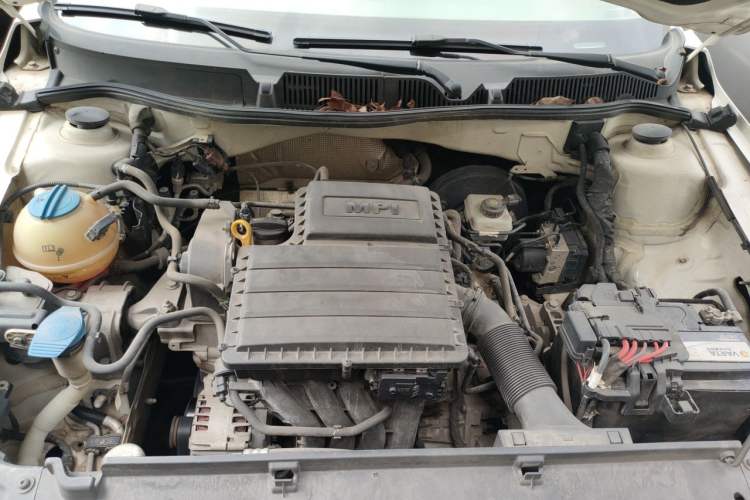 Used Volkswagen Lavida 2014 1.6L Automatic Sport Edition Engine Bay