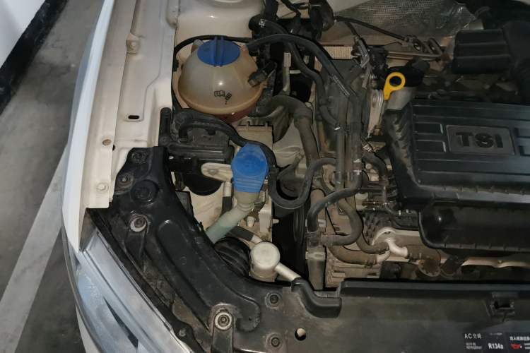 Used Volkswagen Lavida 2014 1.4 TSI DSG BlueMotion Technology Version Engine Bay Right