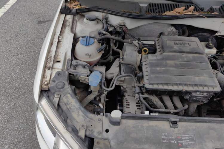 Used Volkswagen Lavida 2014 1.6L Automatic Sport Edition Engine Bay Right
