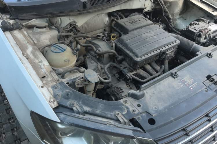 Used Volkswagen Lavida 2014 1.6L Automatic Sport Edition Engine Bay Right