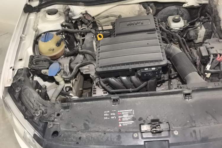 Used Volkswagen Lavida 2014 1.6L Automatic Sport Edition Engine Bay Right