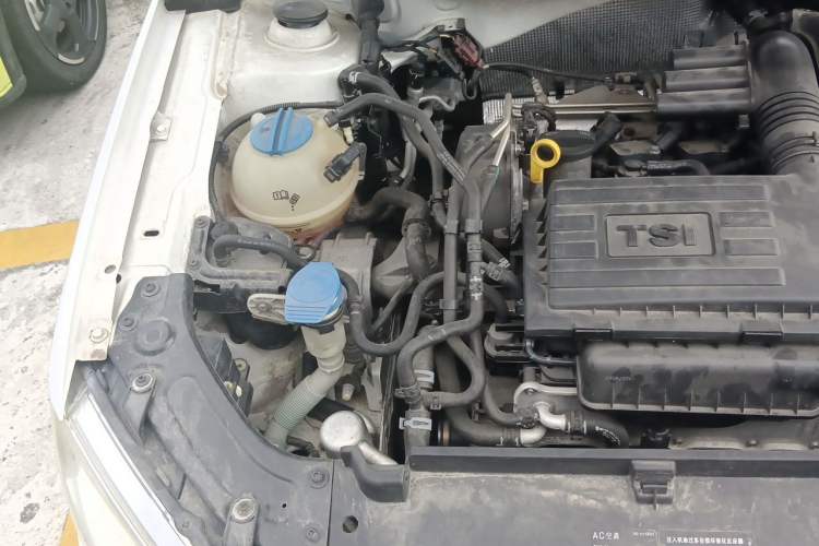 Used Volkswagen Lavida 2014 1.4 TSI DSG BlueMotion Technology Version Engine Bay Right