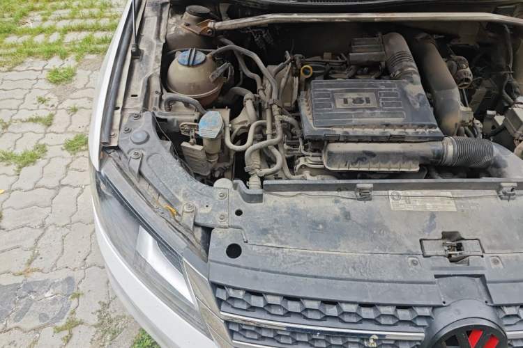 Used Volkswagen Lavida 2014 1.4TSI DSG 30th Anniversary Edition Engine Bay Right
