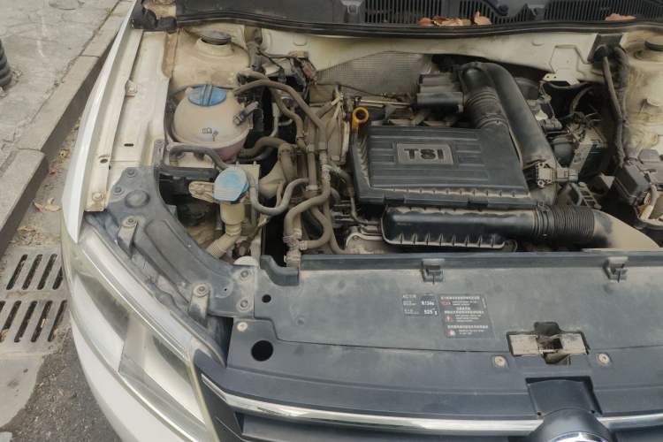 Used Volkswagen Lavida 2014 1.4 TSI DSG BlueMotion Technology Version Engine Bay Right