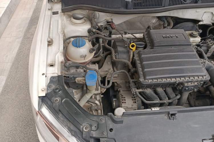 Used Volkswagen Lavida 2014 1.6L Automatic Sport Edition Engine Bay Right