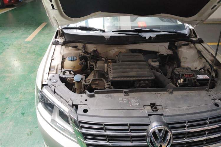 Used Volkswagen Lavida 2014 1.6L Automatic Sport Edition Engine Bay Right