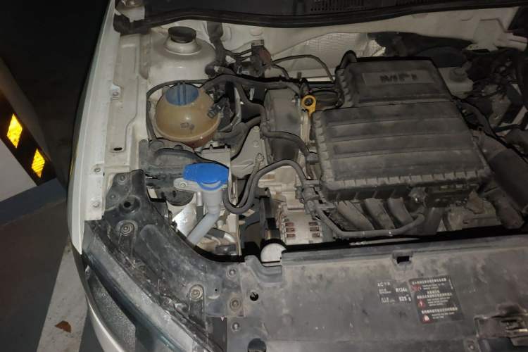 Used Volkswagen Lavida 2014 1.6L Automatic Sport Edition Engine Bay Right