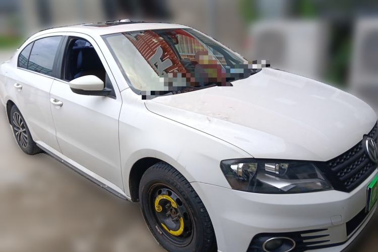 Used Volkswagen Lavida 2014 1.4TSI DSG Sport Edition Front Right 45 Deg