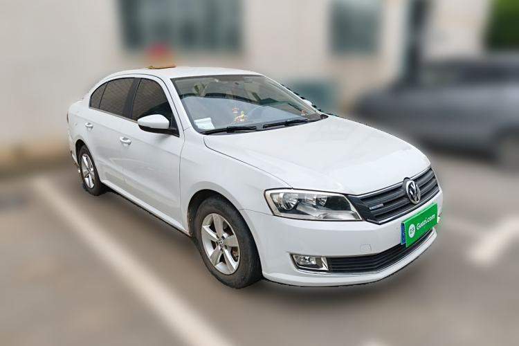 Used Volkswagen Lavida 2014 1.4 TSI DSG BlueMotion Technology Version Front Right 45 Deg