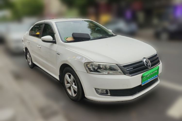 Used Volkswagen Lavida 2014 1.4 TSI DSG BlueMotion Technology Version Front Right 45 Deg