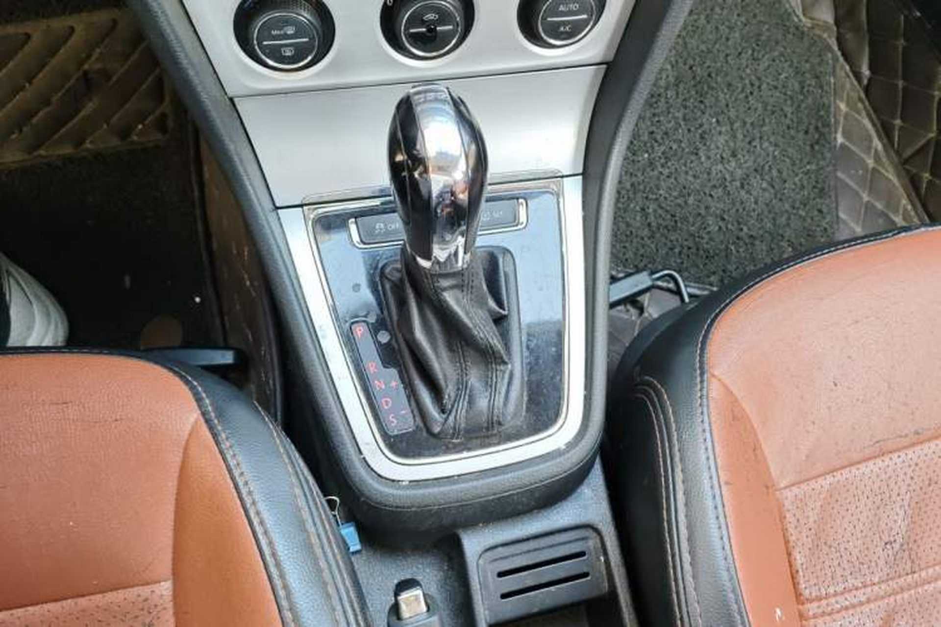 Used Volkswagen Lavida 2014 1.4 TSI DSG BlueMotion Technology Version Gear Lever