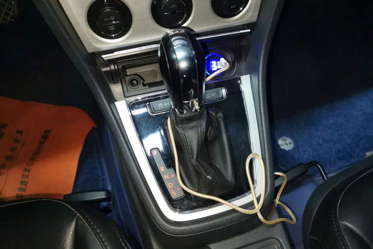 Used Volkswagen Lavida 2014 1.4 TSI DSG BlueMotion Technology Version Gear Lever