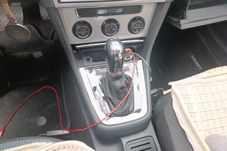 Used Volkswagen Lavida 2014 1.4 TSI DSG BlueMotion Technology Version Gear Lever