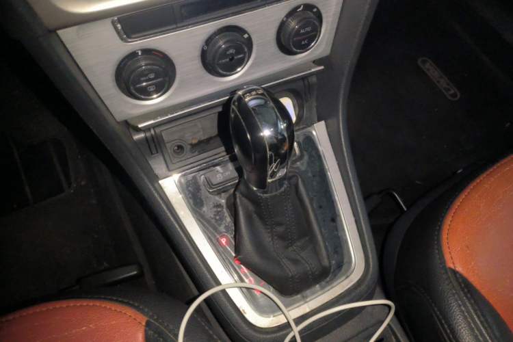 Used Volkswagen Lavida 2014 1.4 TSI DSG BlueMotion Technology Version Gear Lever