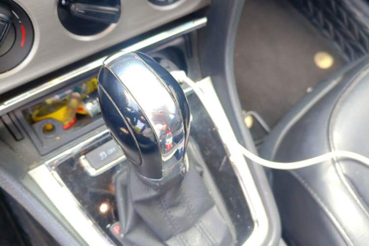 Used Volkswagen Lavida 2014 1.6L Automatic Sport Edition Gear Lever