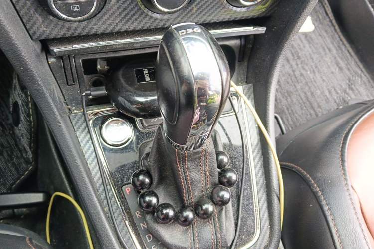 Used Volkswagen Lavida 2014 1.4TSI DSG Sport Edition Gear Lever