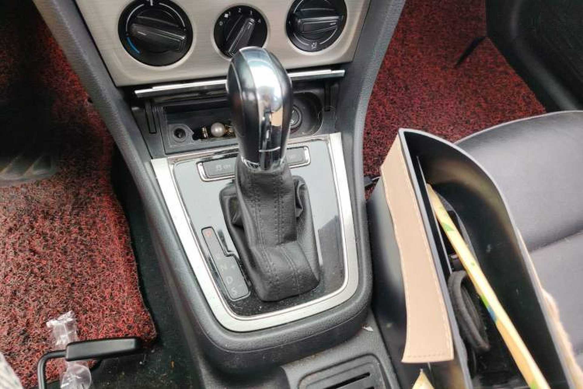 Used Volkswagen Lavida 2014 1.6L Automatic Sport Edition Gear Lever