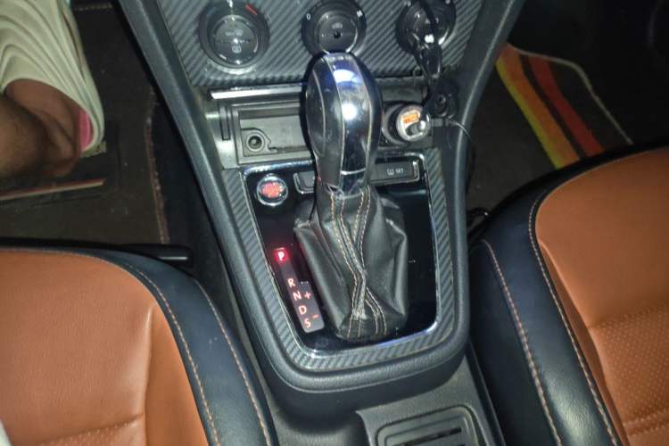 Used Volkswagen Lavida 2014 1.4TSI DSG Sport Edition Gear Lever