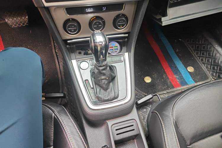 Used Volkswagen Lavida 2014 1.4TSI DSG 30th Anniversary Edition Gear Lever