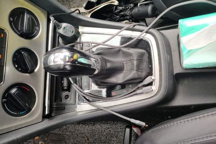 Used Volkswagen Lavida 2014 1.6L Automatic Sport Edition Gear Lever